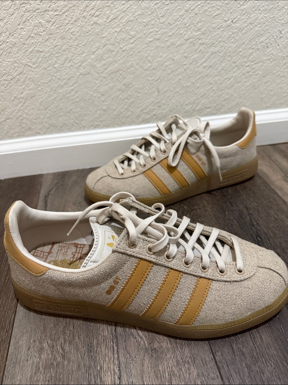 adidas Low-Top Beige Sneaker with Mustard Stripes